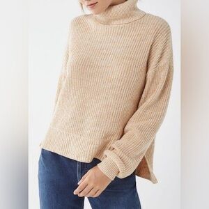 Urban Outfitters Pullover Turtleneck Sweater in Sand, Size Medium